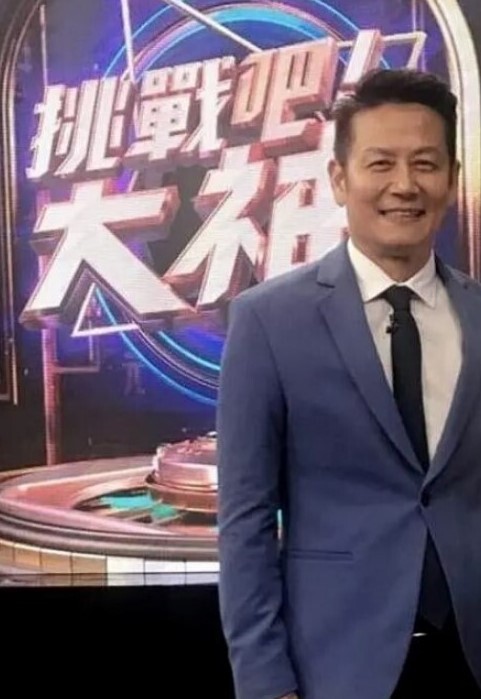 国产TS群P风骚至极的金雪儿和姐妹美琳娜前后3P直男 - 真狼影视